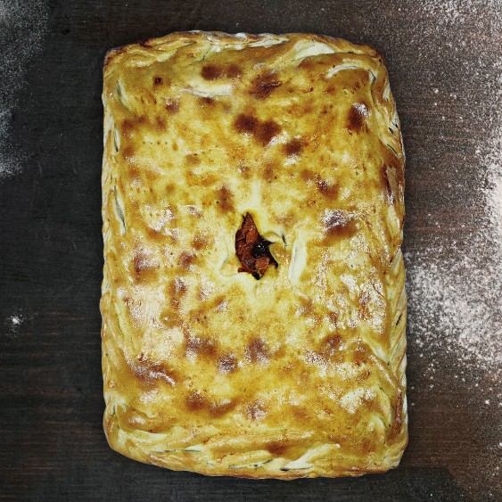 Empanada gallega artesana de bacalao y pasas - O Pan de San Antonio - Foto 1-min